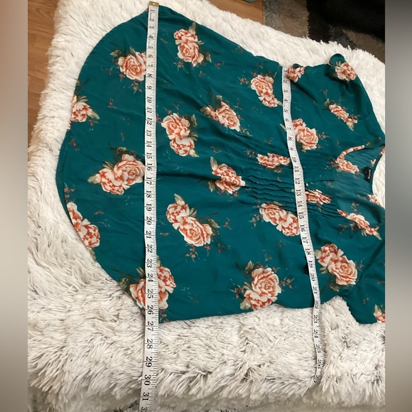 Torrid flutter sleeve scoop neck with pleats Woman’s size 00 M/L 10 - Picture 5 of 11